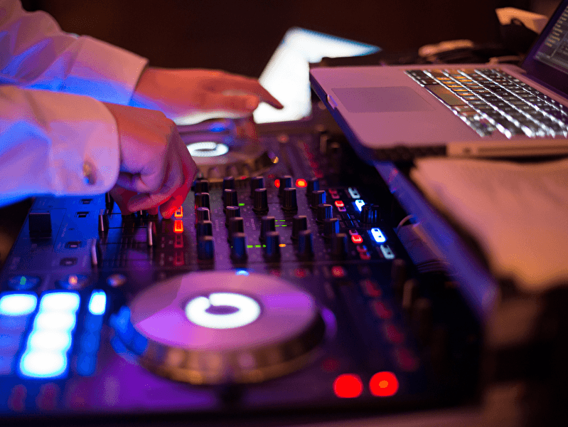 DJ