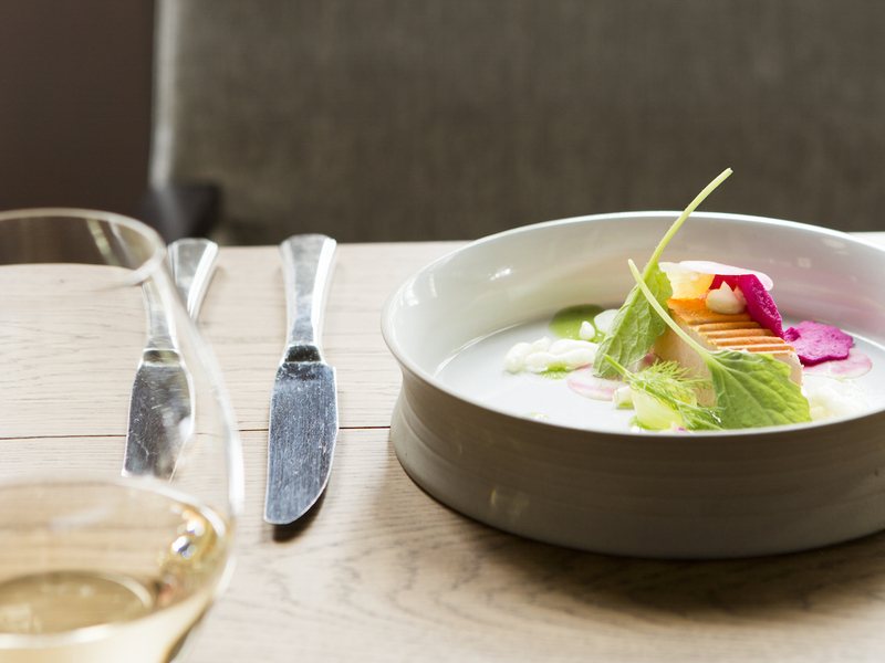 Gedekte trouwtafel voor bruiloftsdiner in Kasteel Kerckebosch Zeist